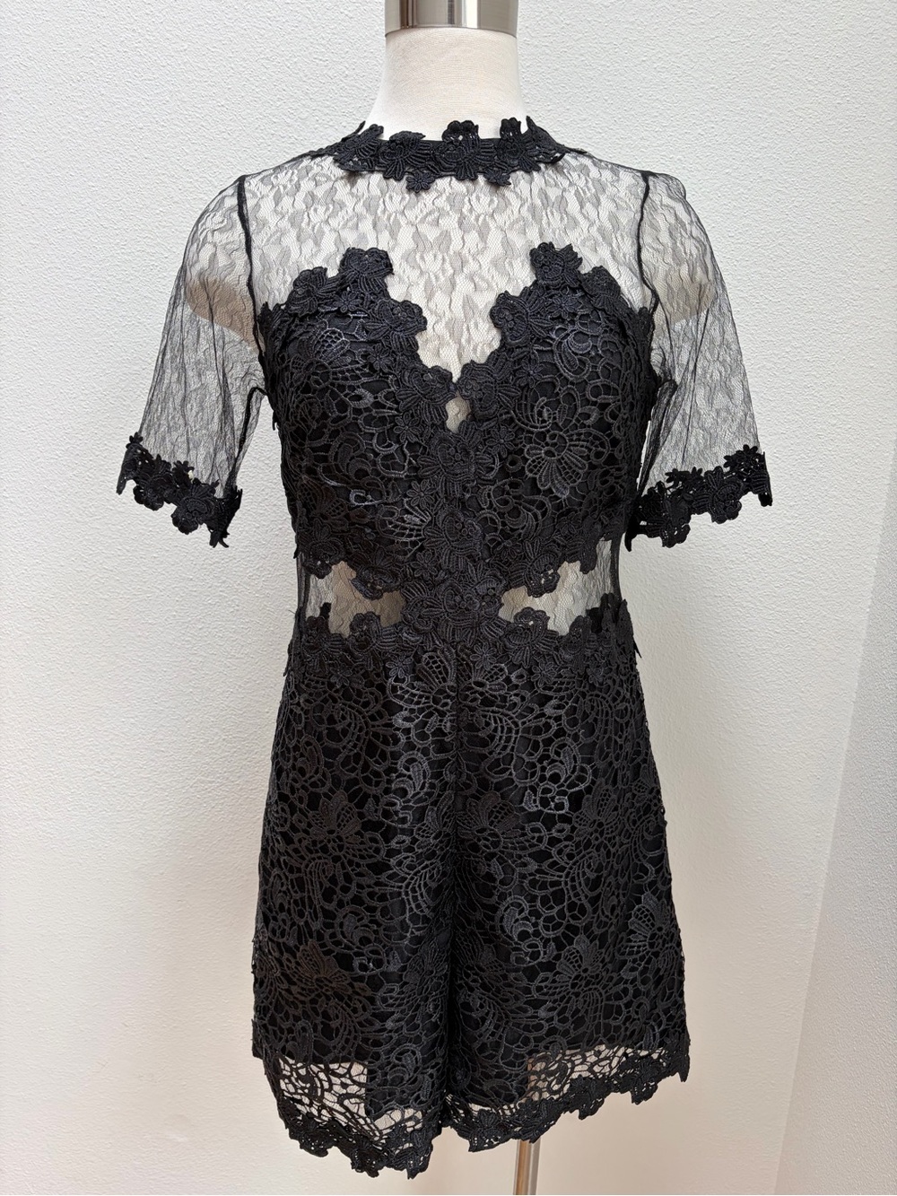 Topshop Floral Lace Romper Sheer Guipure Cutout Short Sleeve Black Size 6 - Picture 2 of 10